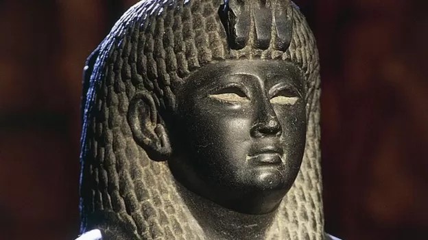 Estátua de basalto do século 1 a.C. de Cleópatra (Foto: GETTY IMAGES (via BBC))