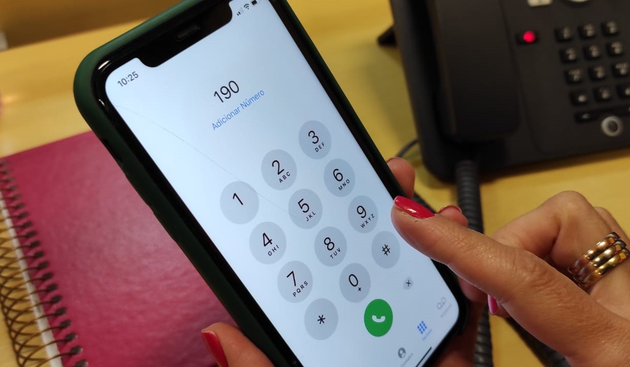 Operadora de celular é multada em R$ 160 mil após clientes não conseguirem ligar para serviços de emergência, no Paraná