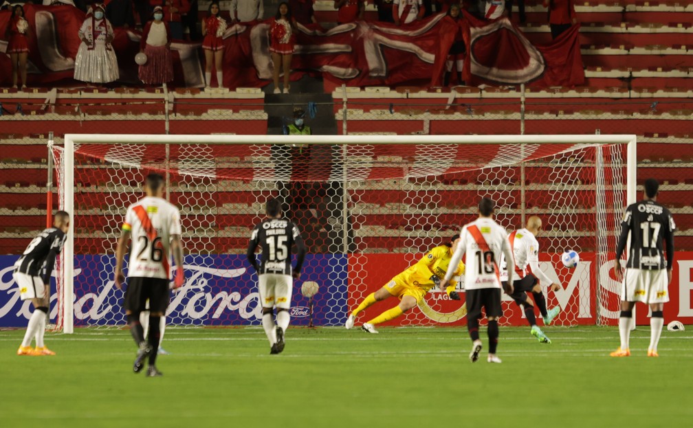 [ANÁLISE] Corinthians decepciona em estreia e não pode culpar só altitude