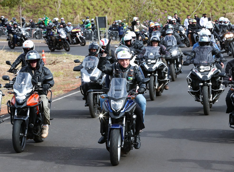 O presidente Jair Bolsonaro participa de passeio com motociclistas em Presidente Prudente, interior de SP, neste sábado (31). — Foto: Divulgação/Palácio dos Planalto