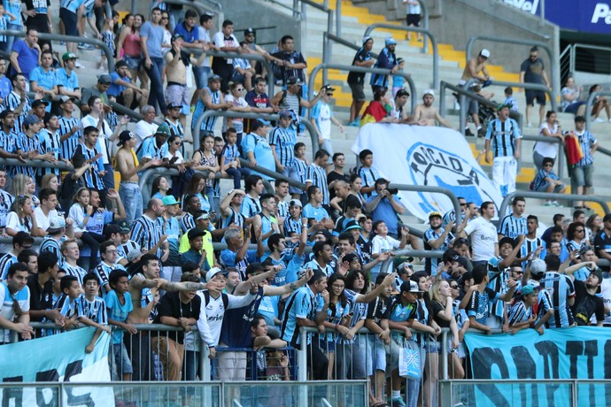 Grêmio dá cara de jogo a último treino antes do Gre-Nal e leva 1,3 mil à Arena