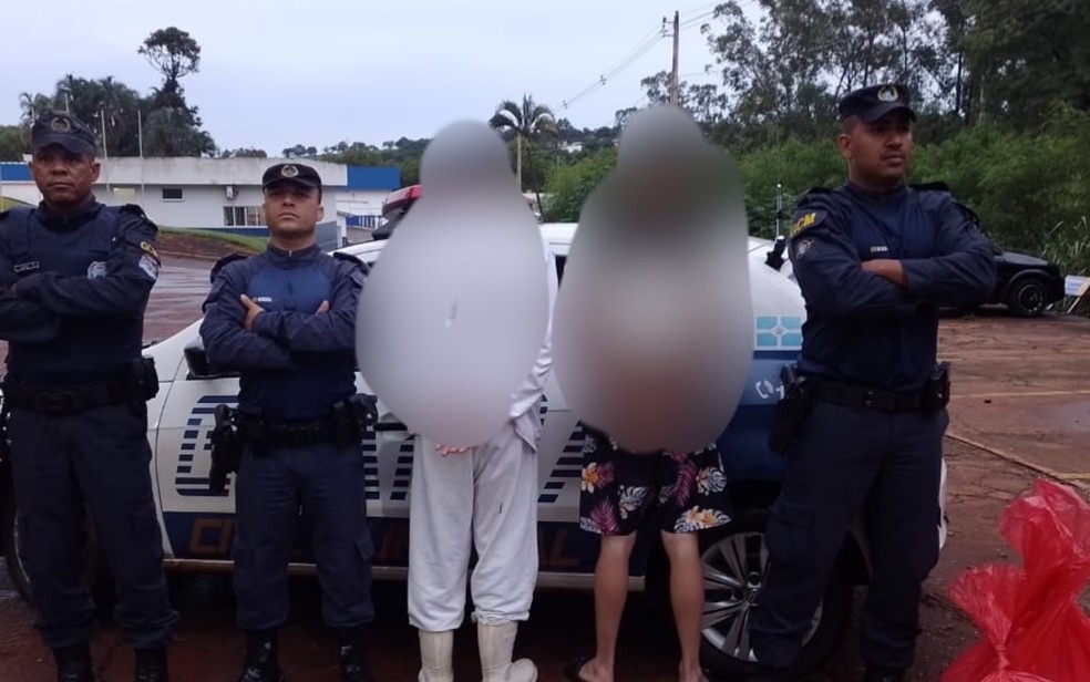 Funcionários de frigorífico são presos suspeitos de furtar peças de picanha e escondê-las dentro de saco de lixo, em Jataí  — Foto: Guarda Civil Municipal de Jataí/Divulgação