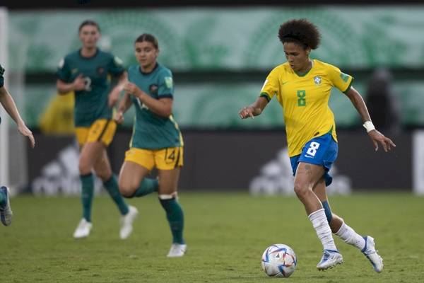 Corinthians encaminha contratações de Yaya e Eudimilla