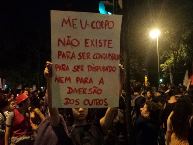 Após estupro coletivo no Rio, grupo protesta em Belo Horizonte (Foto: Humberto Trajano/G1)