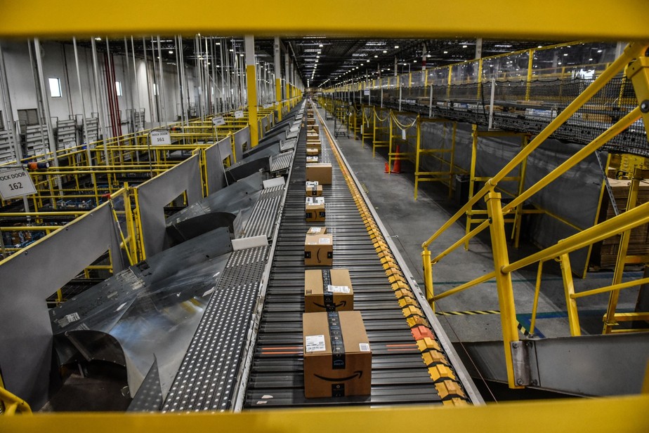 Amazon tem receita maior no trimestre, mas projeta vendas menores no ano