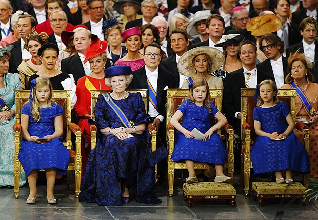 Princesa Beatrix sentou-se com as netas, as princesas Catharina-Amalia, Alexia da Holanda e Ariane (Foto: Getty Images)