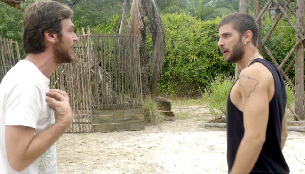 Ícaro se revolta com a revelação de Beto (Foto: TV Globo)