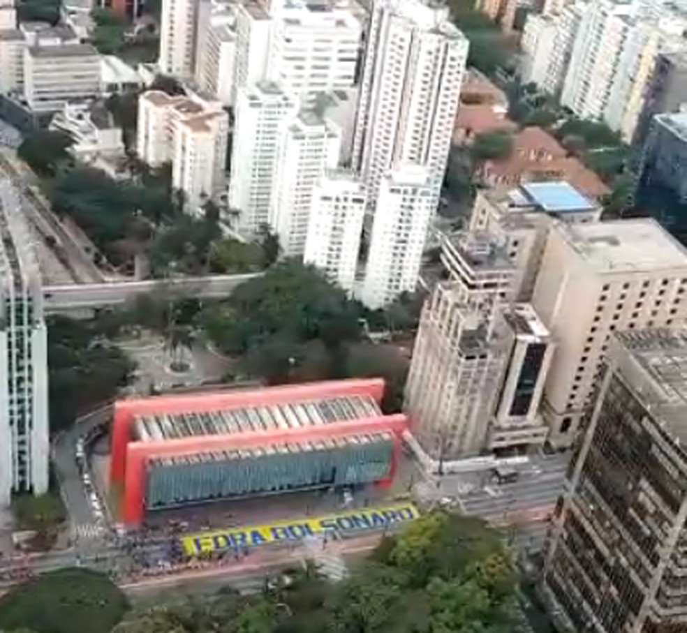 Protesto contra o presidente Bolsonaro na Avenida Paulista, em SP, neste domingo (28) — Foto: Reprodução/Polícia Militar de SP