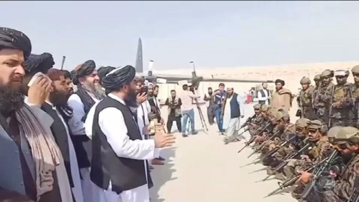 Afeganistão: Os dois países que oferecem 'tábua de salvação' ao Talibã