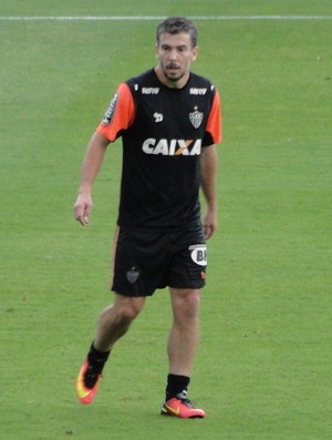 Leandro Donizete elogiou Fábio Santos, novo convocado por Tite (Foto: Guilherme Frossard)