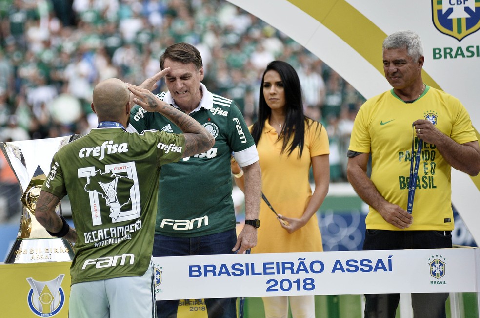 Felipe Melo e Bolsonaro na festa do título brasileiro de 2018 — Foto: Marcos Ribolli