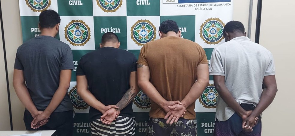 Quatro homens foram presos em Búzios apontados como integrantes de quadrilha de roubo de carga