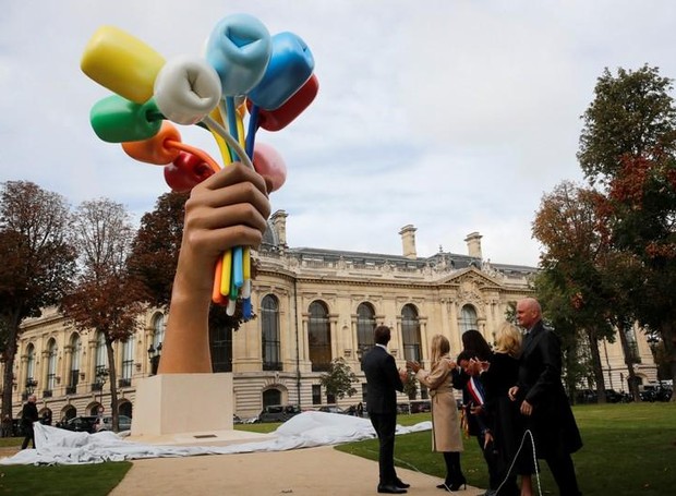 “Buquê de Tulipas”, nova escultura de Jeff Koons em Paris (Foto: Reprodução/Terra)