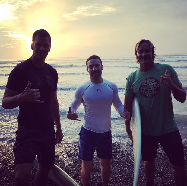 Tom Brady com amigos na Costa Rica (Foto: Reprodução/Instagram)