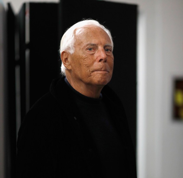 MILAN, ITALY - JANUARY 17:  Designer Giorgio Armani seen backstage ahead of the Yoshio Kubo / Moto Guo / Consistence show during Milan Men's Fashion Week Fall/Winter 2017/18 on January 17, 2017 in Milan, Italy.  (Photo by Tristan Fewings/Getty Images) (Foto: Getty Images)
