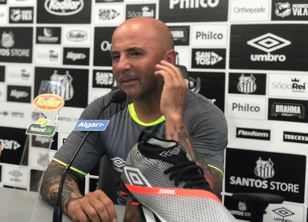 Jorge Sampaoli em entrevista no CT do Santos â€” Foto: Gabriel dos Santos