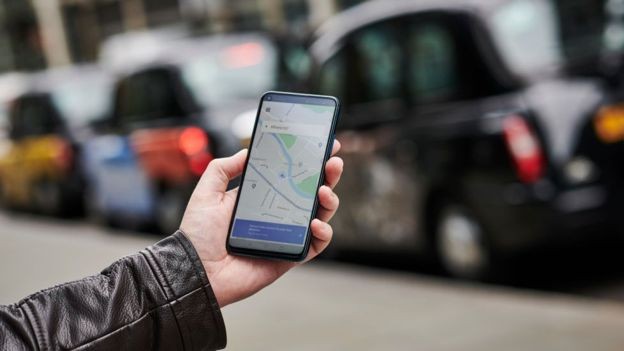 BBC: Em muitos mercados, o aplicativo Uber é motivo de reclamação de taxistas locais pelo seu modelo de negócio (Foto: GETTY IMAGES VIA BBC)