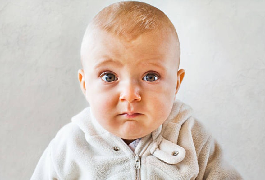 Bebê com medo, assustado (Foto: Getty Images)