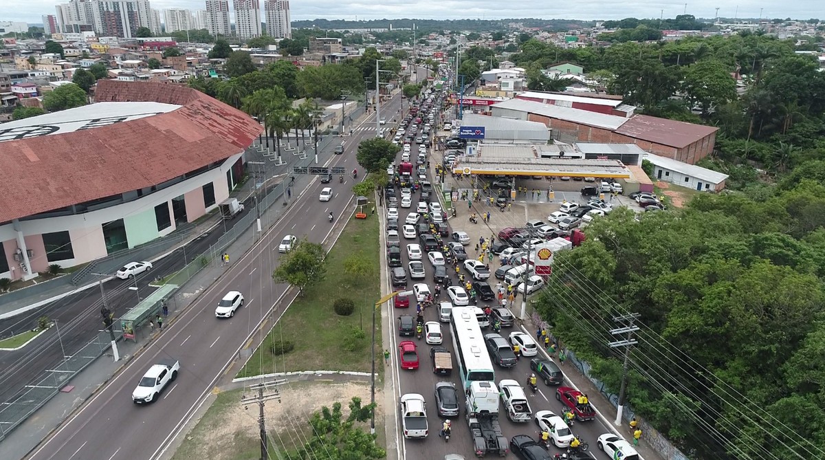 ato-de-bolsonaristas-bloqueia-tr-nsito-na-avenida-coronel-teixeira-em