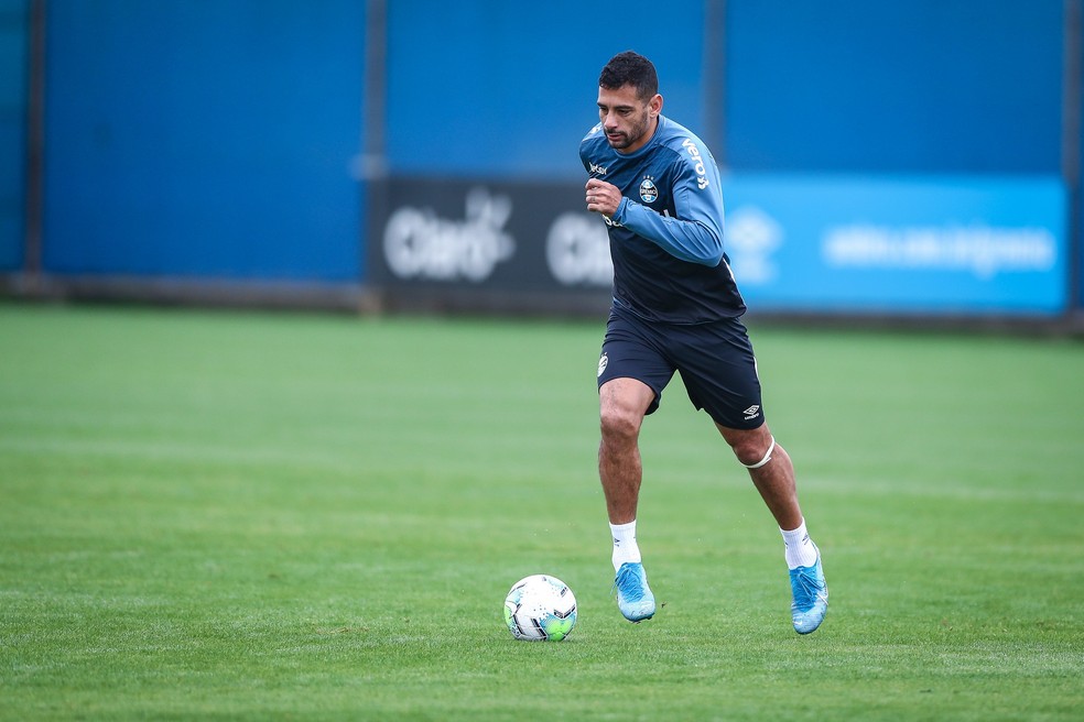 Grêmio agenda conversa e não descarta ter Diego Souza na decisão; confira