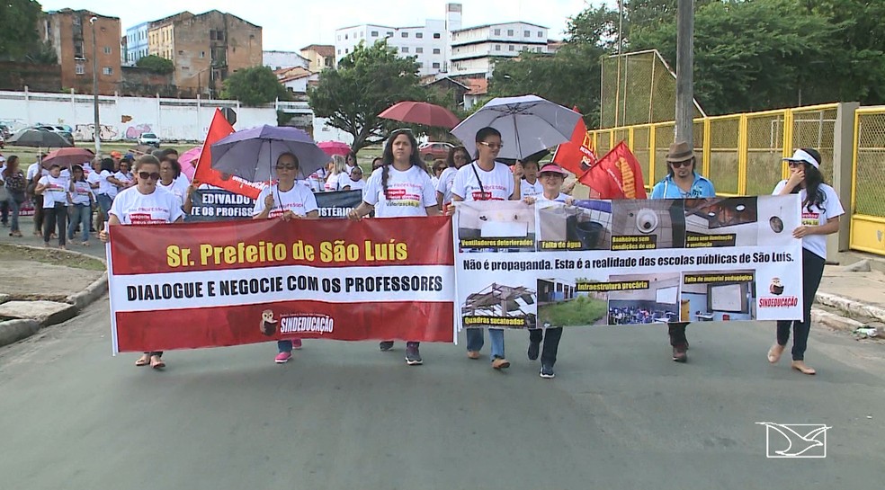Professores se concentraram na PraÃ§a Maria AragÃ£o e fizeram passeata pela Avenida Beira-Mar (Foto: ReproduÃ§Ã£o/TV Mirante)