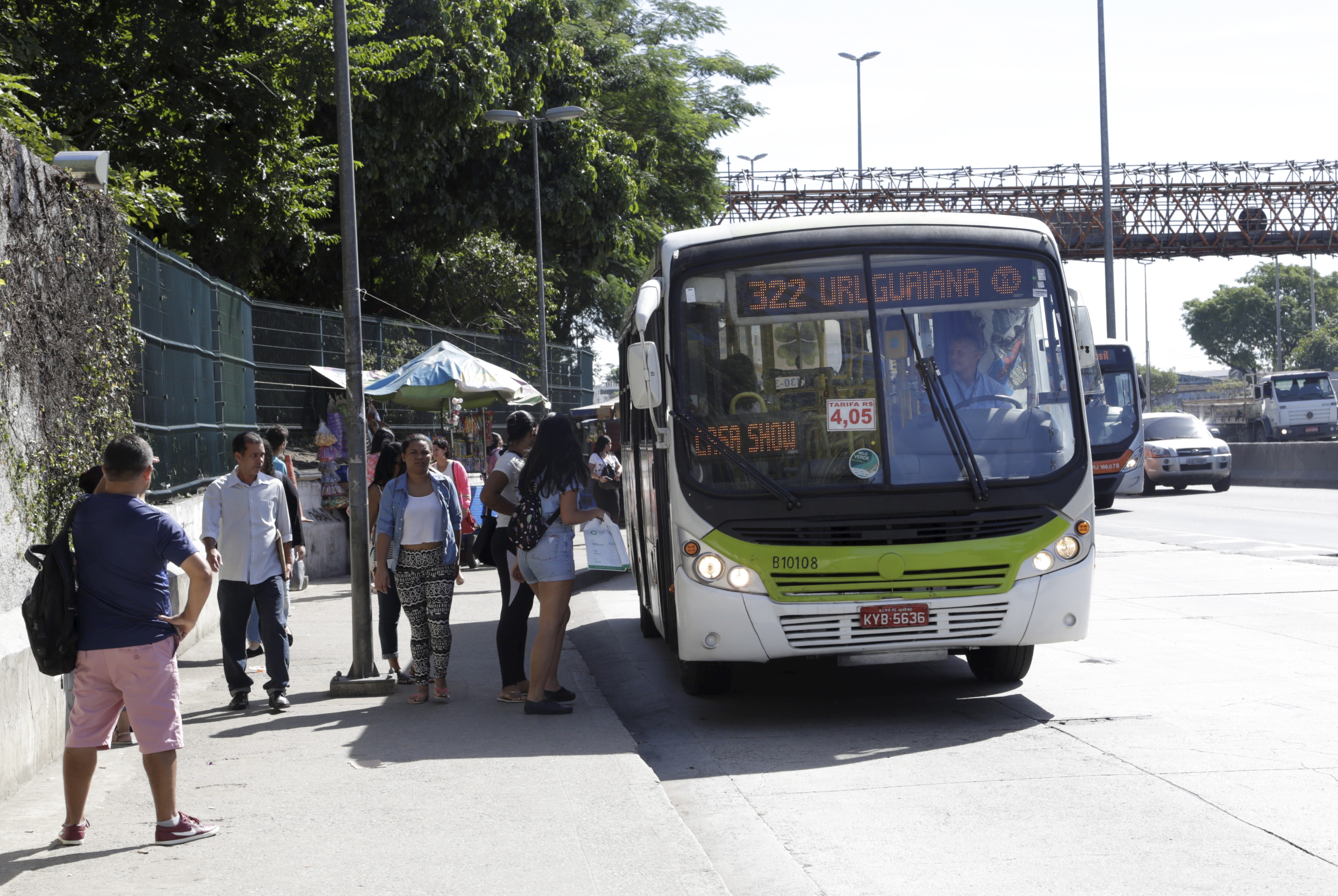 Novas plaquinhas nos ônibus do Rio: troco é direito do passageiro