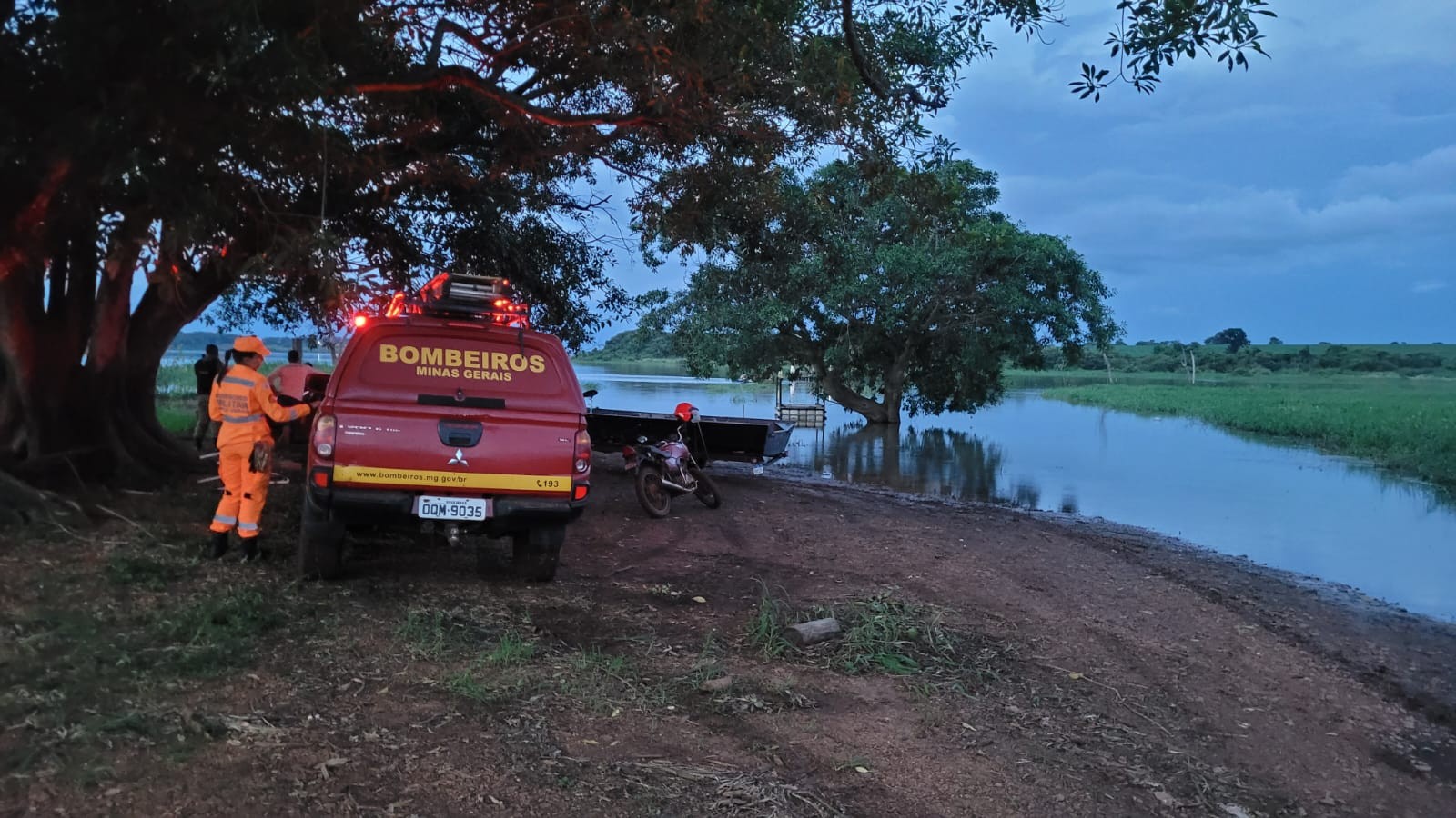 Corpo de idoso é encontrado boiando próximo à canoa em represa de Ipiaçu