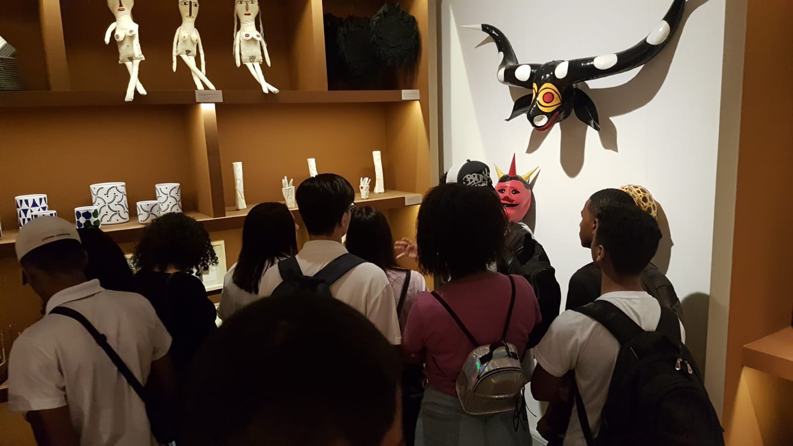 Alunos de escola carioca visitam exposição no CRAB