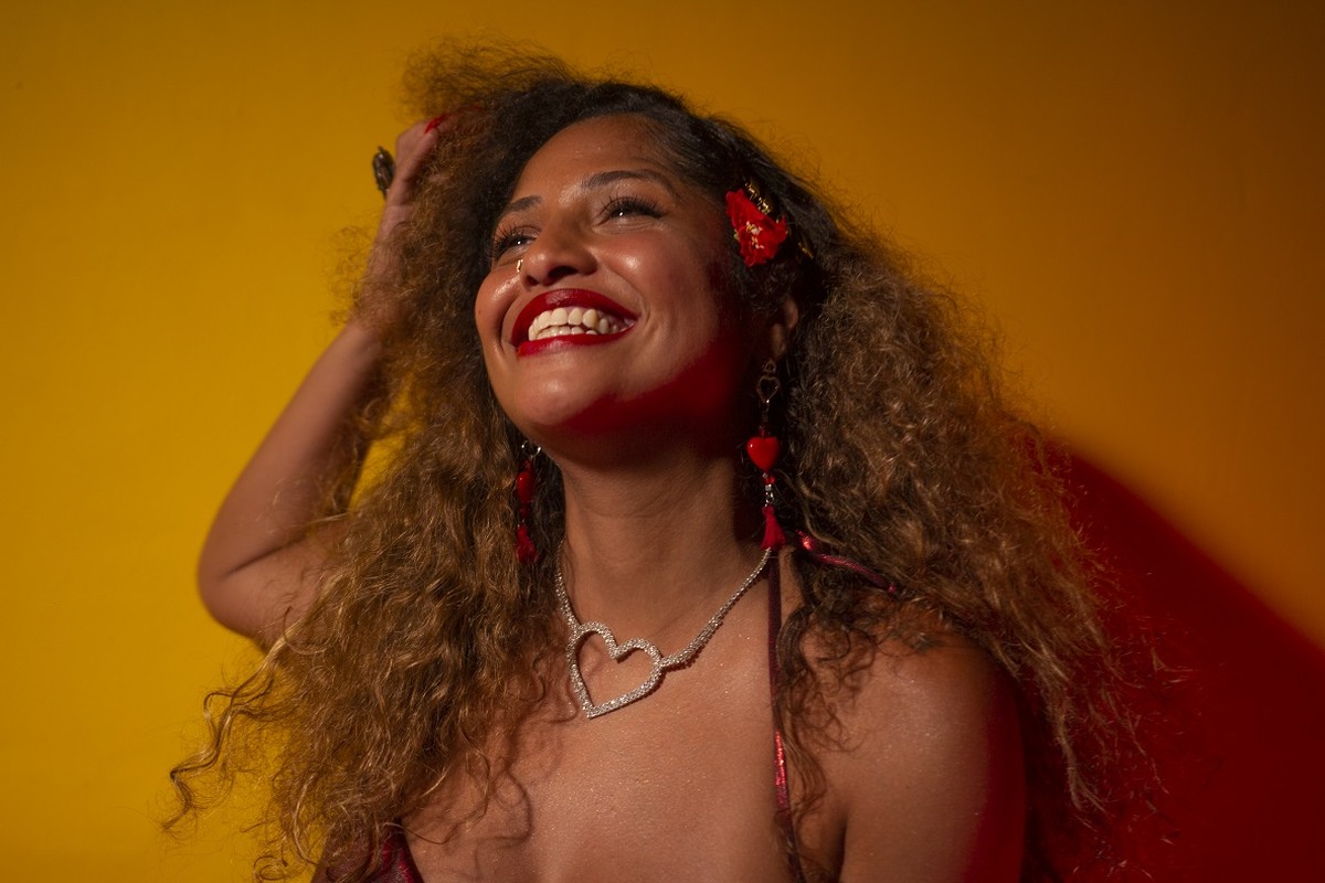 Anastácia, voz capixaba das rodas cariocas de samba, pede passagem com o primeiro álbum | Blog do Mauro Ferreira