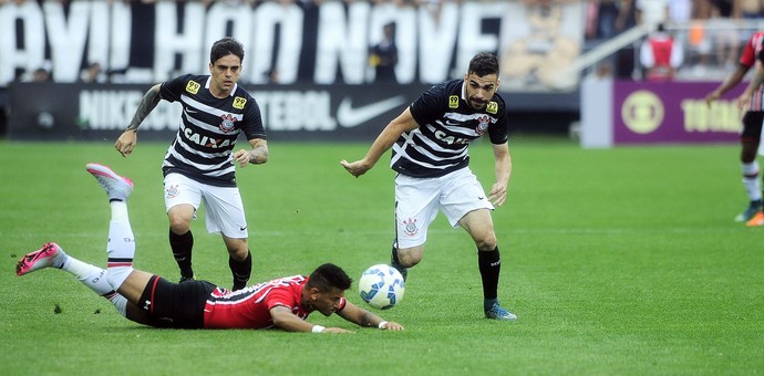 Corinthians x São Paulo Fagner rogério Felipe (Foto: Marcos Ribolli)