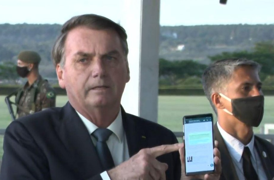 Bolsonaro diz que não entregaria seu telefone em caso de ...
