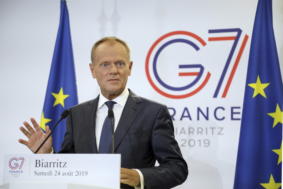 Donald Tusk, em pronunciamento no G7, em Biarritz, na França — Foto: Markus Schreiber/AP