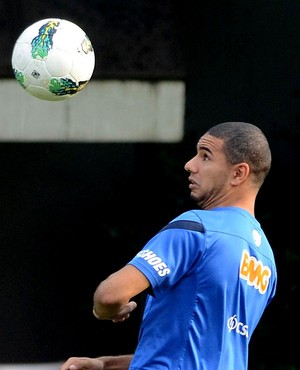 Bruno Peres, ex-Santos, é oferecido para substituir Douglas no São Paulo