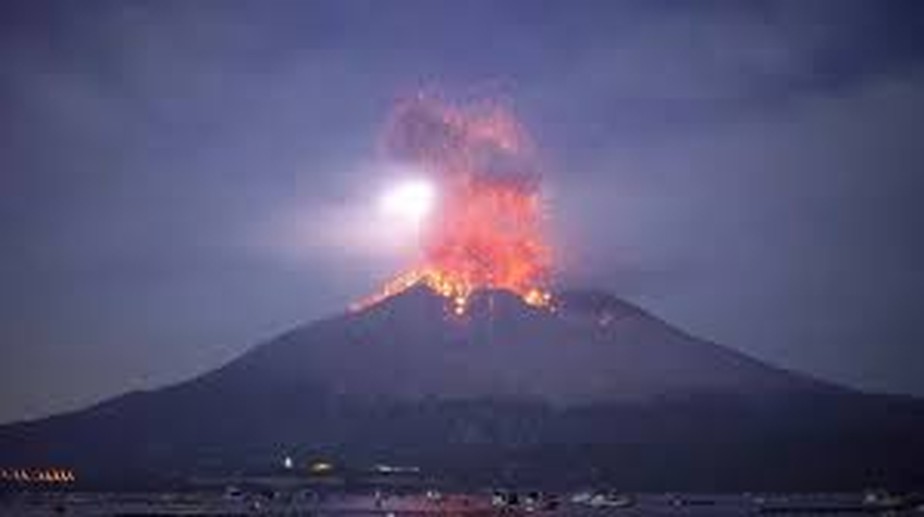 Japão: Vulcão Sakurajima entra em erupção com o mais alto nível de alerta