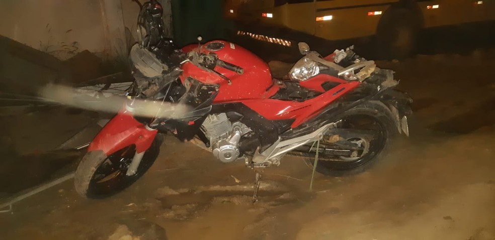Acidente de moto foi registrado na BR-232, em Gravatá — Foto: PRF/Divulgação