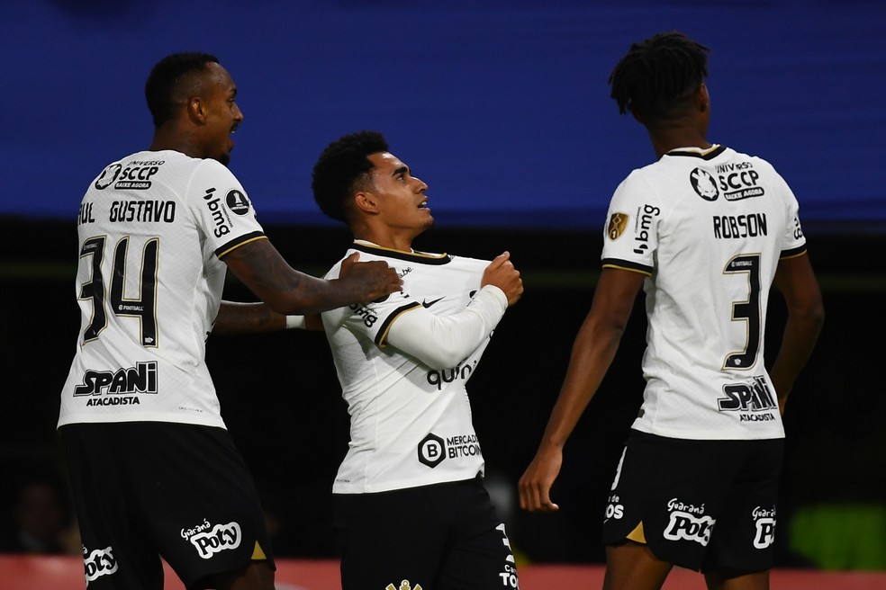 Corinthians cobra posicionamento da Conmebol após casos de racismo