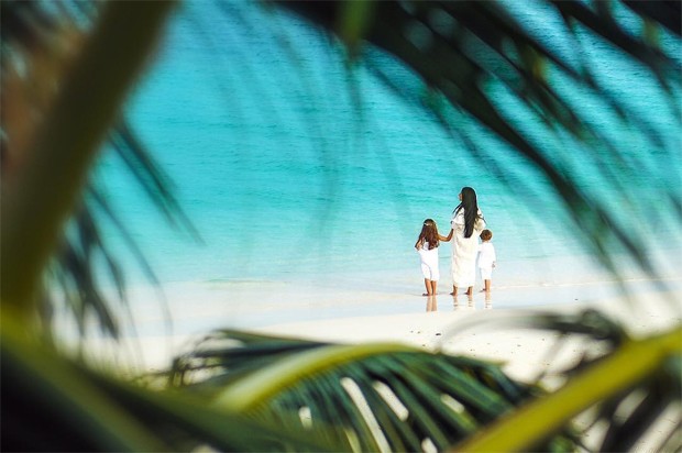 Simaria Mendes nas Maldivas com os filhos (Foto: Reprodução/Instagram)