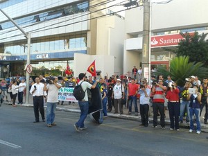[COPA 2014]Protesto em frente a hotel da seleção brasileira em Goiânia tem um detido