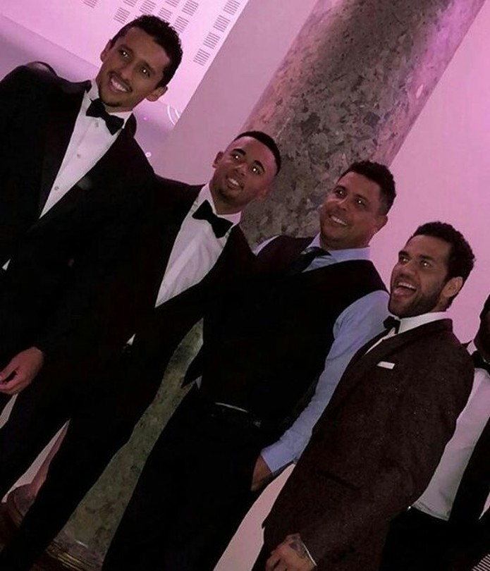 Marquinhos, Gabriel Jesus, Ronaldo e Daniel Alves representam duas gerações da Seleção na festa (Foto: Reprodução / Instagram)