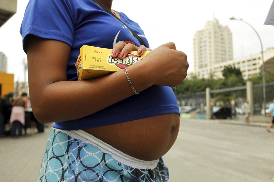 Adolescente grávida no Centro do Rio