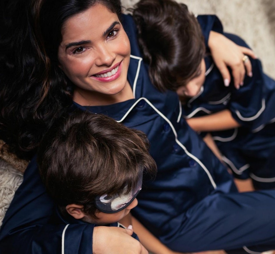 Vanessa Giácomo com os filhos Raul e Moisés  (Foto: Reprodução / Instagram )