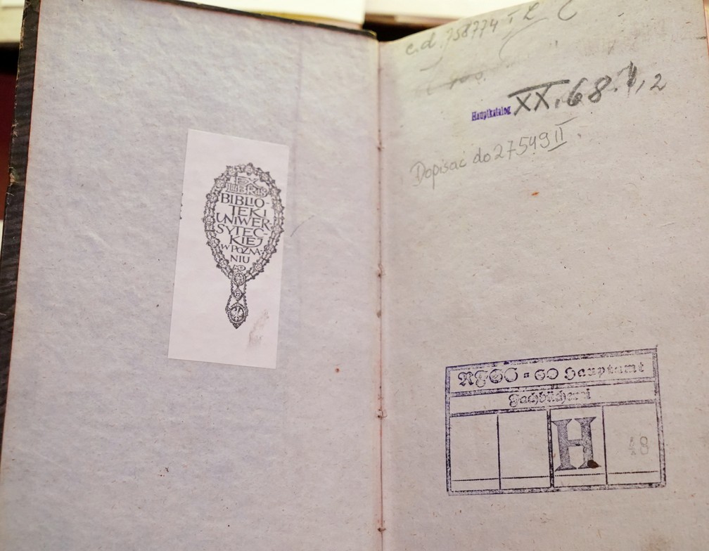 Livro foi confiscado por nazistas — Foto: JANEK SKARZYNSKI / AFP