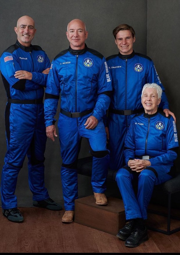 O bilionário de 57 anos estará acompanhado de uma tripulação eclética, que não inclui astronautas profissionais: será o primeiro voo civil sem piloto ao espaço. (Foto: Reprodução Instagram/ Divulgação)