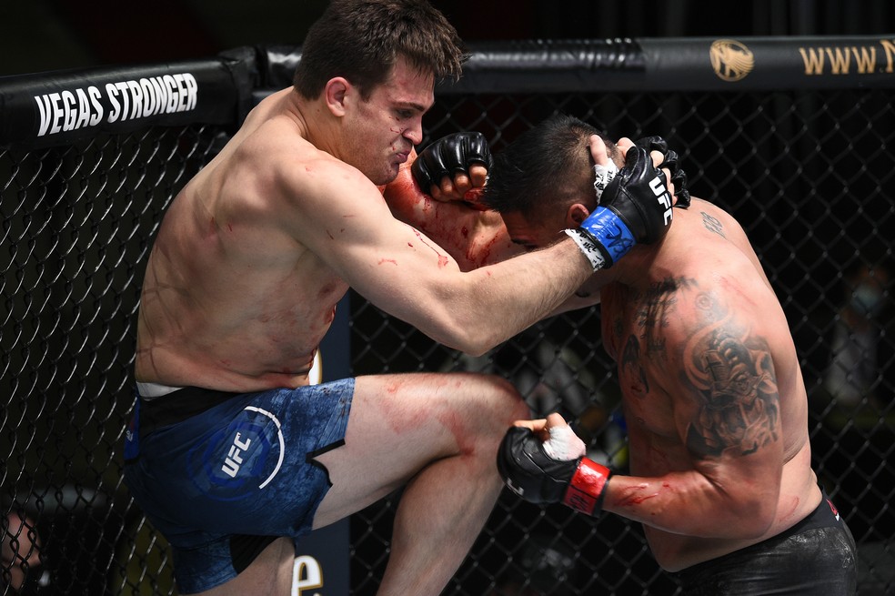 Jordan Wright nocauteou Ike Villanueva no UFC Munhoz x Edgar — Foto: Getty Images