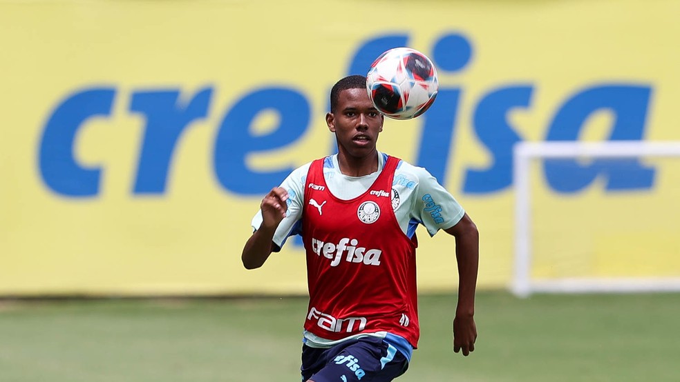 Est�v�o durante treino do Palmeiras na Academia de Futebol � Foto: Cesar Greco