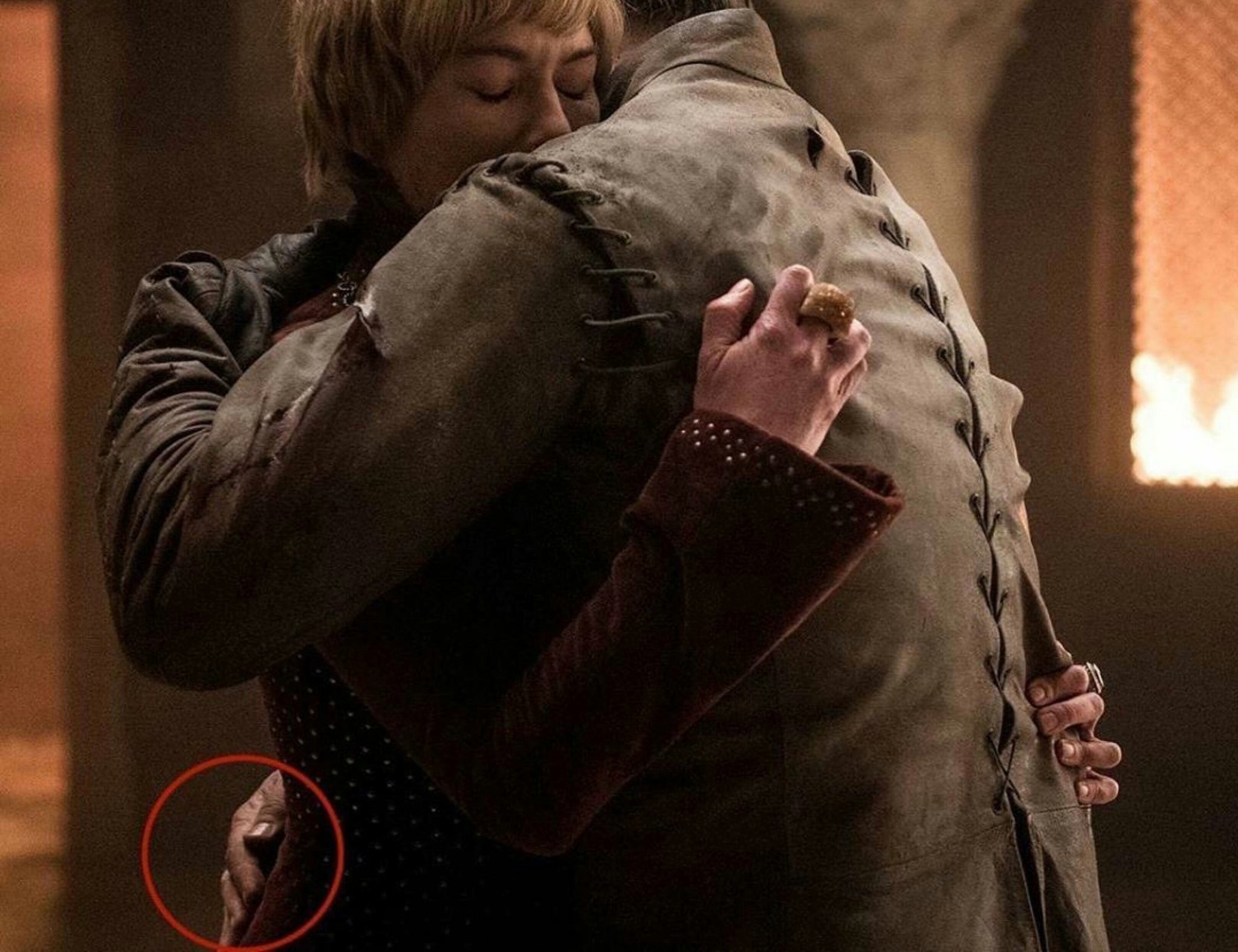 Cersei e Jamie Lannister, que tem suas duas mãos em foto promocional da série (Foto: Divulgação)