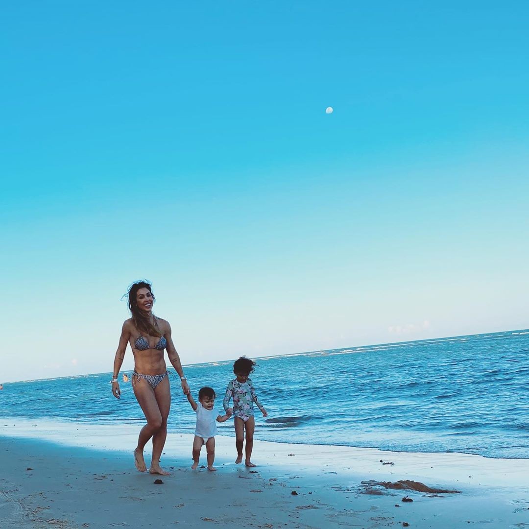 Bella Falconi e filhos (Foto: reprodução/ instagram)