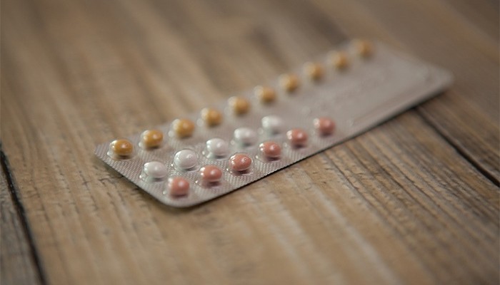 Cartela de pílulas anticoncepcionais com 21 unidades (Foto: Pixabay)