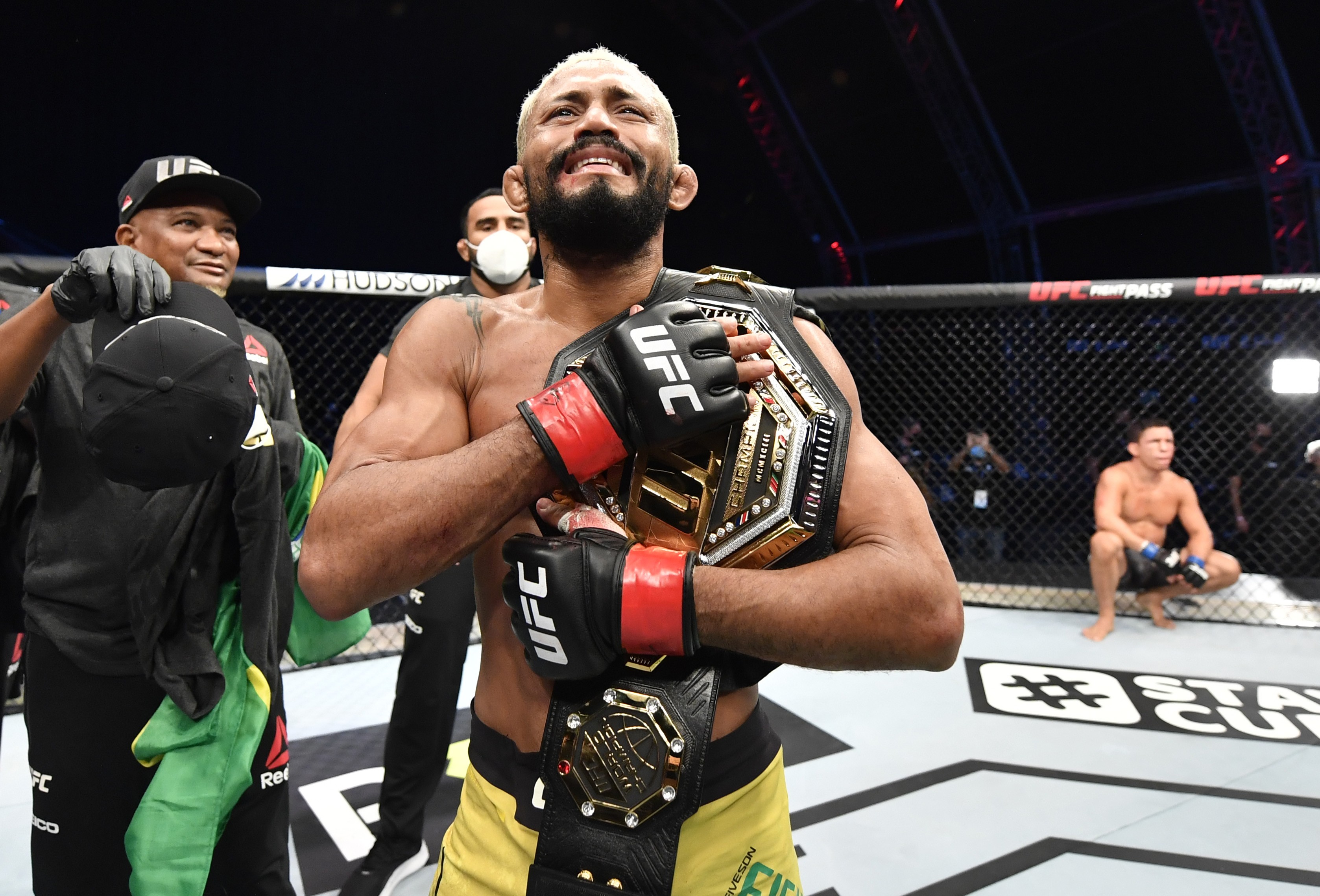 Deiveson Figueiredo é o primeiro brasileiro a se tornar campeão do Peso-Mosca no UFC (Foto: Getty Images)