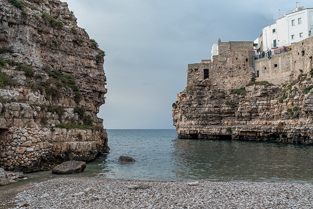 Praias rochosas da região de Puglia   (Foto: Antonio Maria Fantetti e Sophie Carré para Dior )